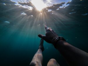 découvrez tout ce que vous devez savoir sur le terme 'drowning' et ses différentes significations dans cet article informatif.